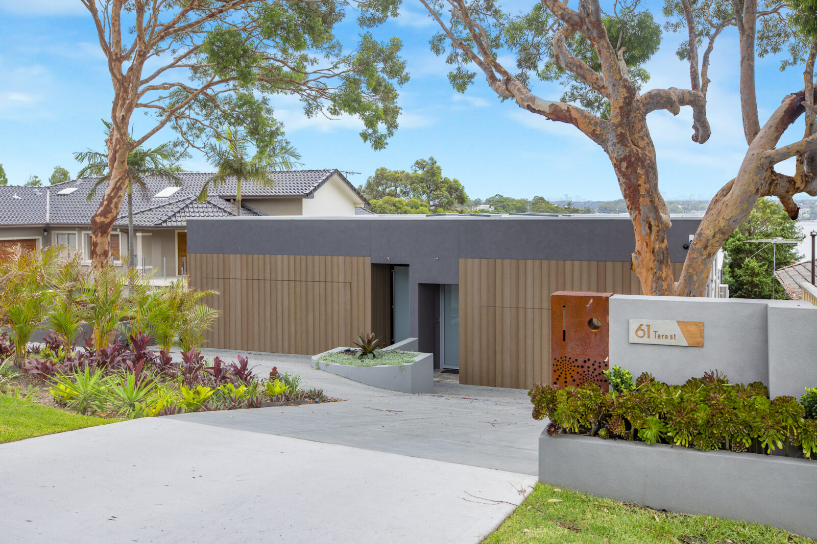 61 Tara St — the award-winning duplex project by Construction by SM